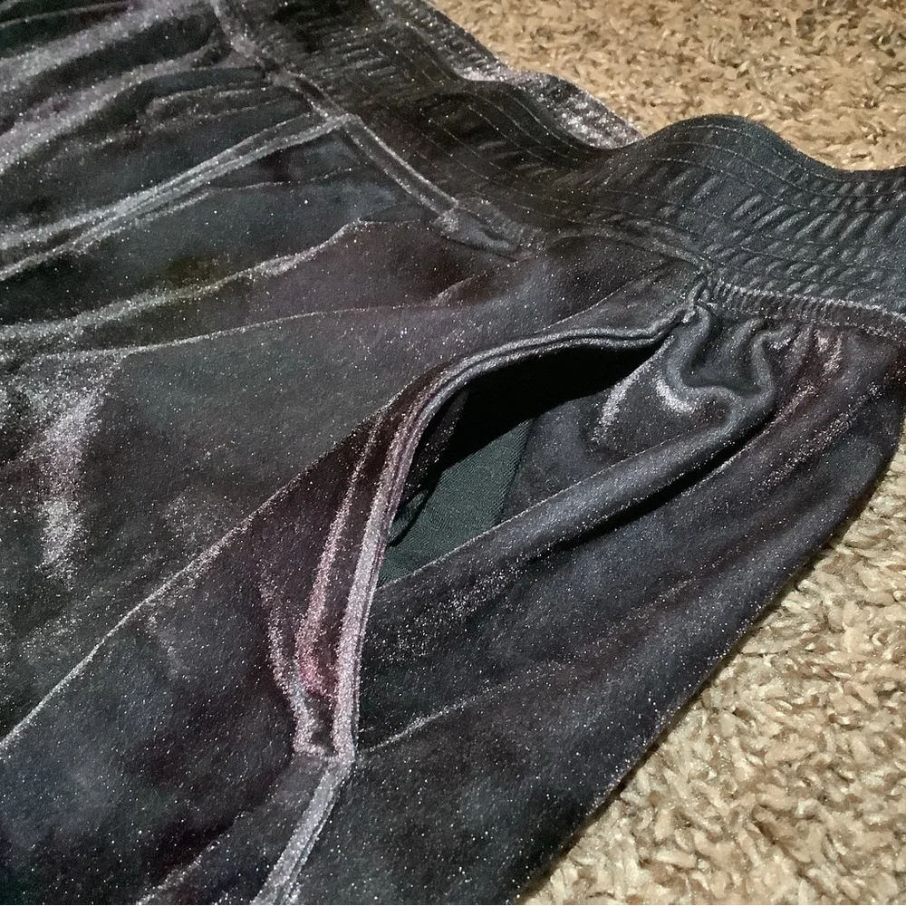 Lululemon athletica velour wide leg pants, gray w/multicolored design, size: 8 - Picture 4 of 12